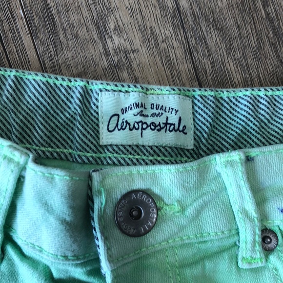Aero green jean shorts - Picture 2 of 5